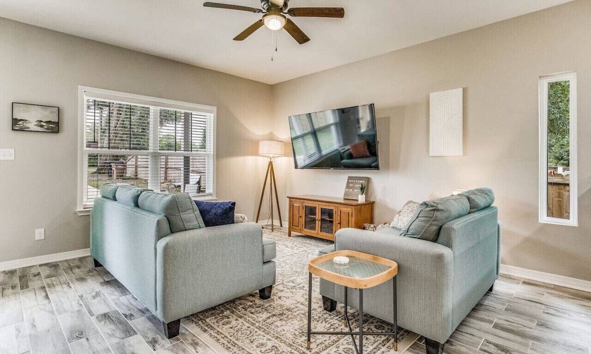 Southeast Pensacola House | Blue Bayou 5 Mins to Downtown/10 Mins to Beach!