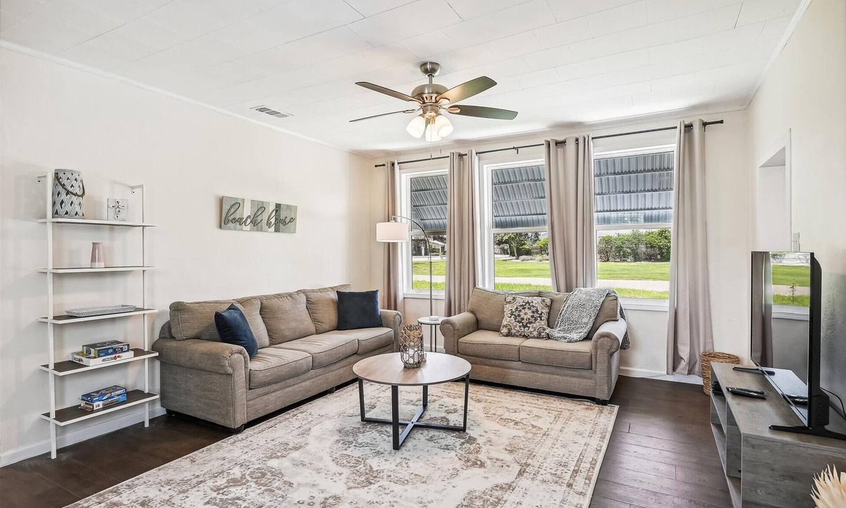 Bunkers Cove House | Blue Cove Retreat - 3 Bedroom w/Private Pool. Sleeps 6. Quiet Community, Close to Fishing Marinas.