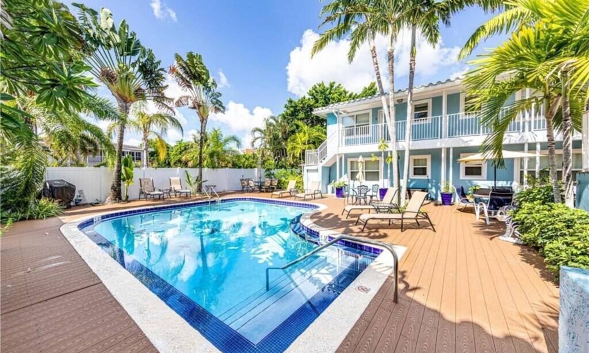 Coral Ridge Condo | Blue Parrot Inn #5 - 1/1 Heated Pool 1 MI to Beach