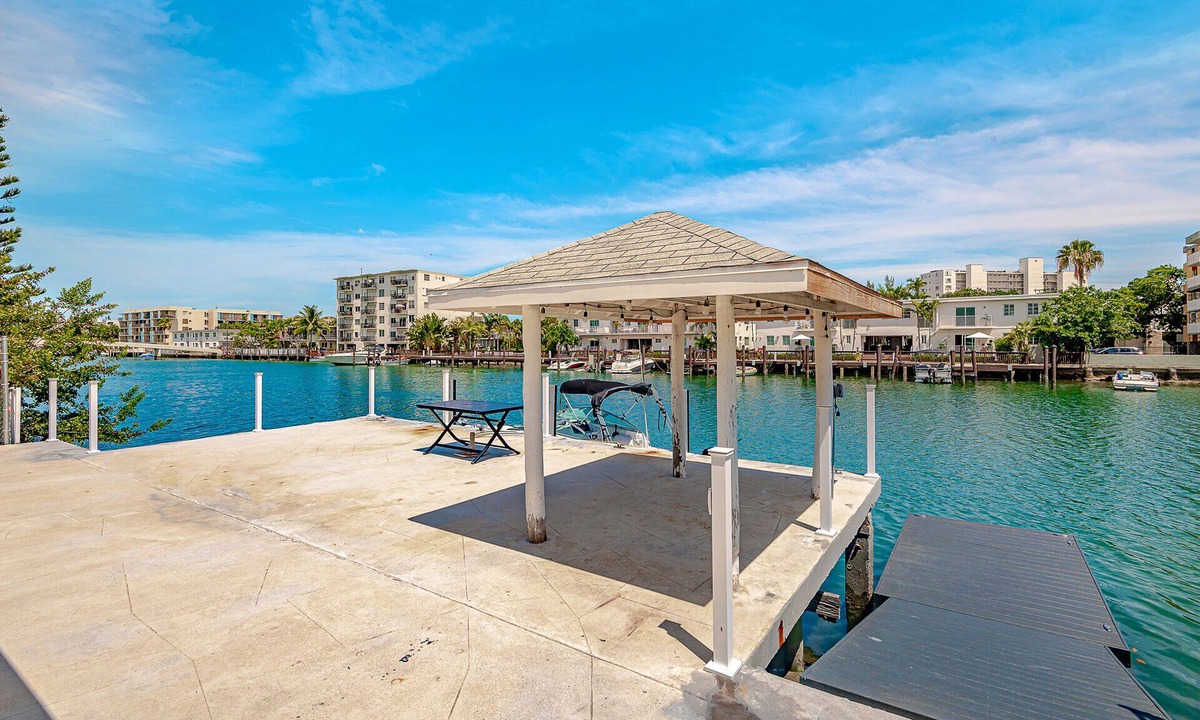 Biscayne Point House | Boater's Dream in Miami Beach Short Walk to Beach!