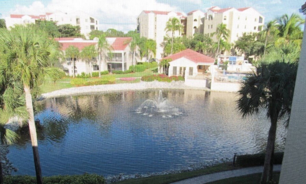 Pelican Bay Condo | BOUTIQUE 2 BR Condo NEAR BEACH, Access all PELICAN Bay AMENITIES. Pool view !