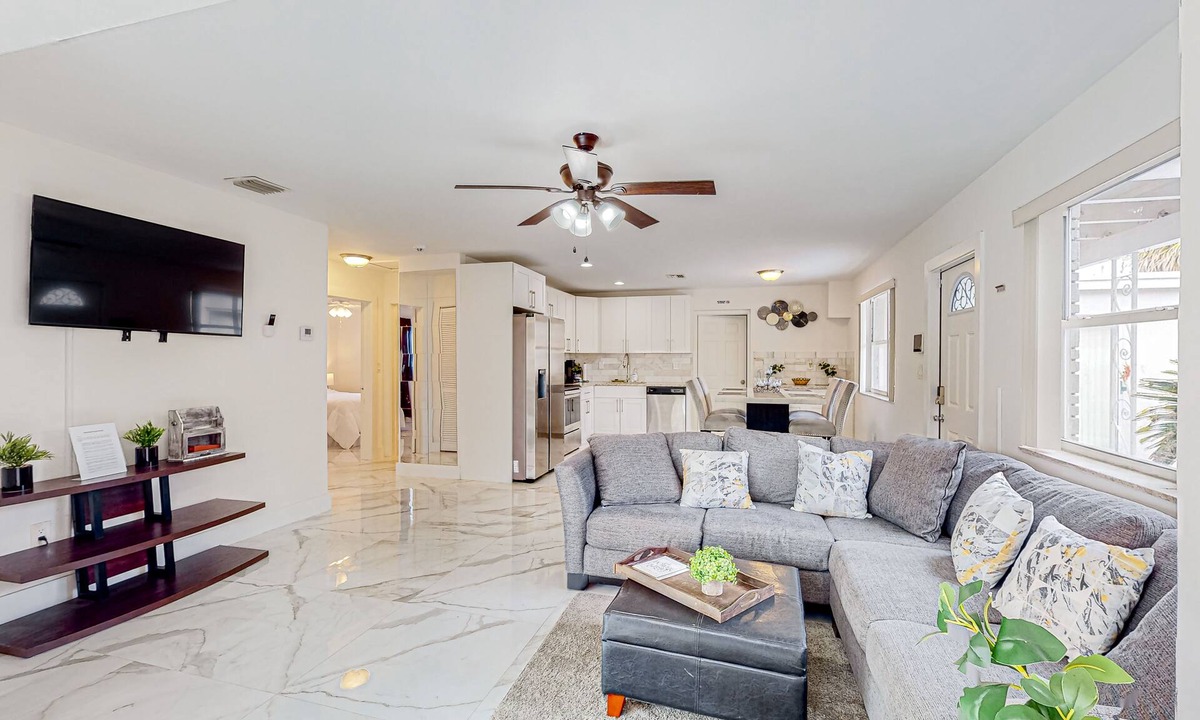 Pompano Beach House | Breezy dog-friendly home near Deerfield Beach with private pool, lawn, fast WiFi