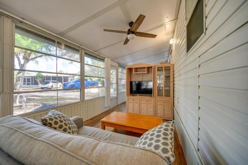 Braden River House | Bright Home: Pool Access & Screened-In Porch!