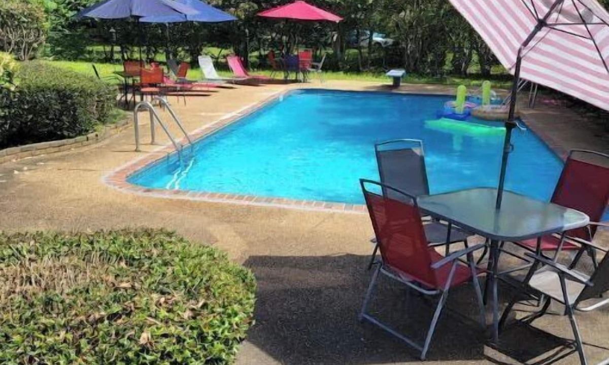 Tougaloo House | BRINGING MIAMI TO JACKSON MISSISSIPPI.