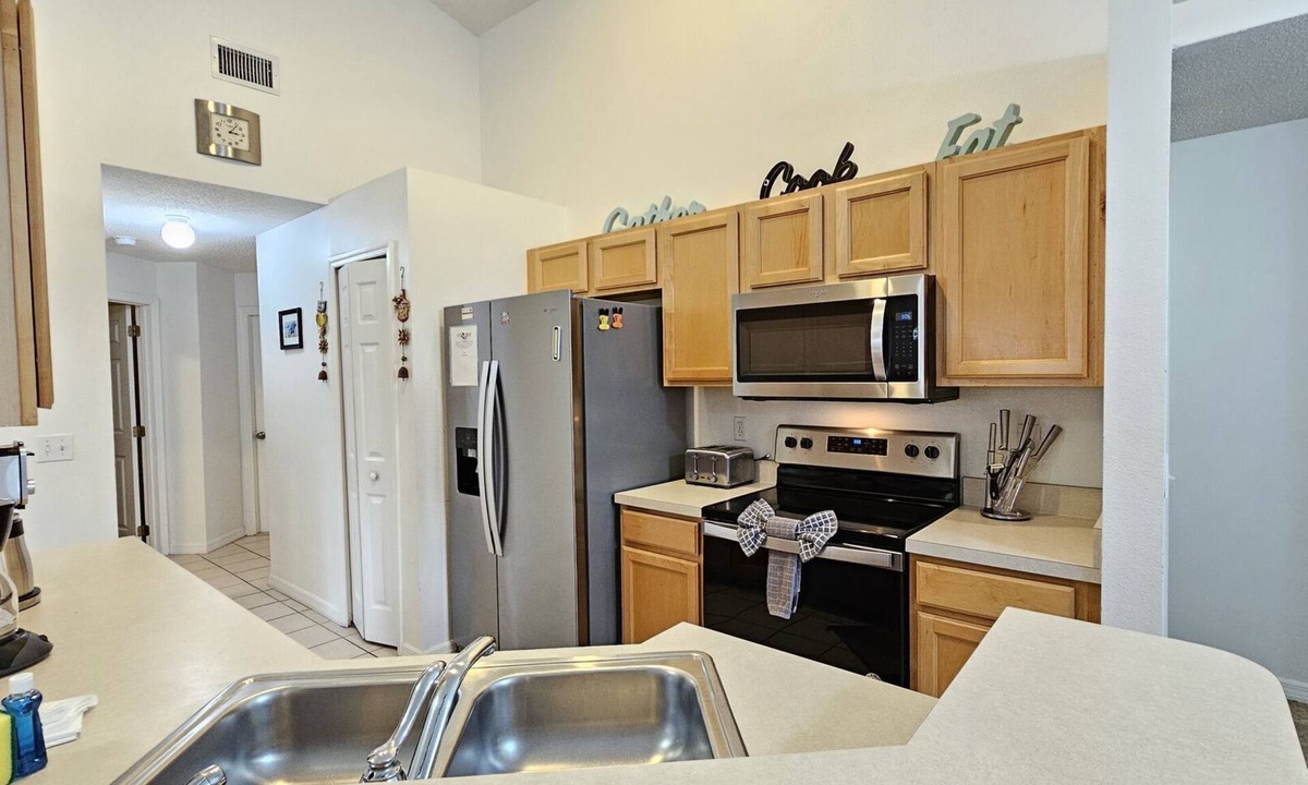 Westridge House | Buckingham Paradise Villa, pet friendly close to Disney, elderly and disabled friendly