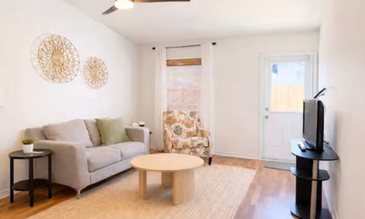 Florida Panhandle House | Budget Friendly Pensacola Home / Near Beaches