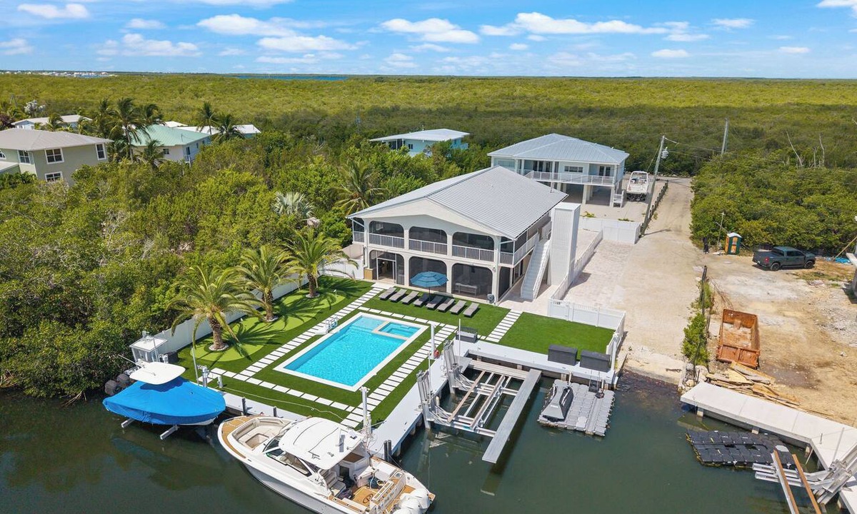Twin Lakes House | Builders Dream Spectacular 3/3 pool home on the water in Key Largo.