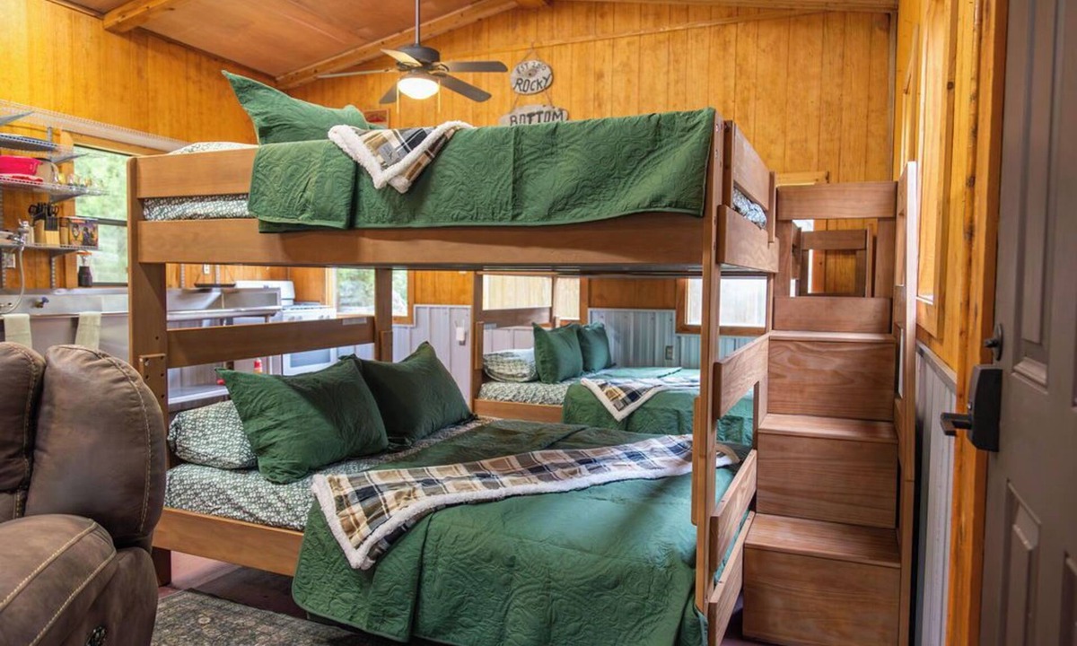 Branford Cabin | BUNKHOUSE annex: Must book Springside Manor Main House first: Sleeps addt'l 8.