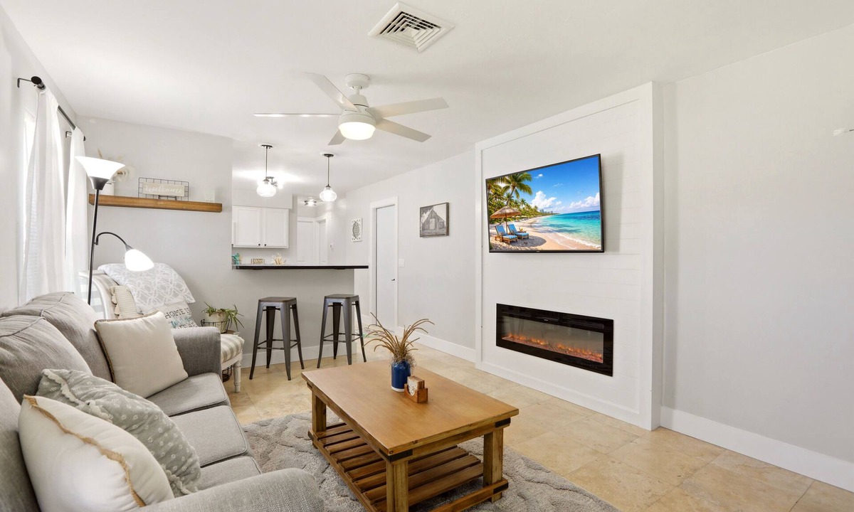 Olga Villa | Caloosahatchee Hideaway II, Waterfront Stay Kayaks, Bikes, Guest Favorite