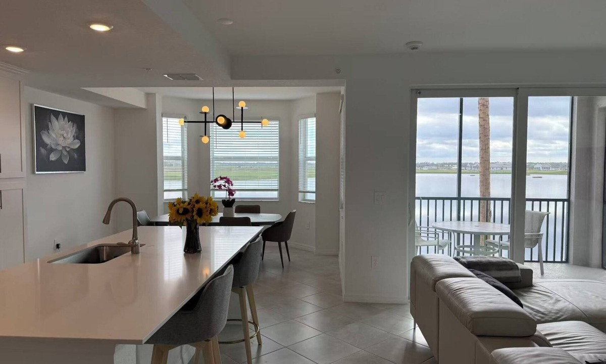 Braden River Apartment | Calusa Country Club Golf Condo 2/2 w Lake View