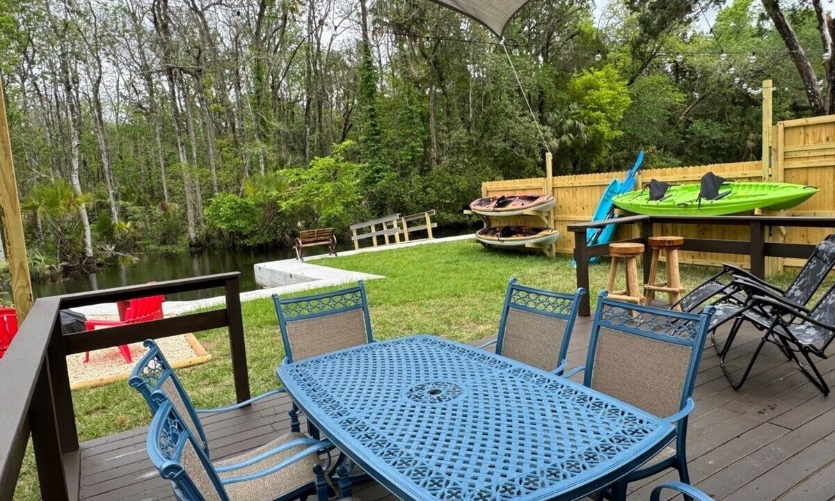 Crystal River House | Camp Manatee-waterfront/pet-friendly/kayaks/boatslip/fir pit/fishing poles