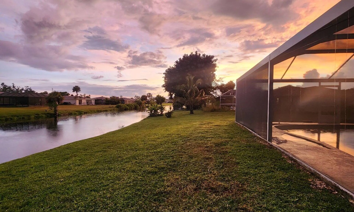Oakland Hills House | Casa Mar Van Beautiful newly renovated Home on Canal Heated Pool w/Spa andLanai