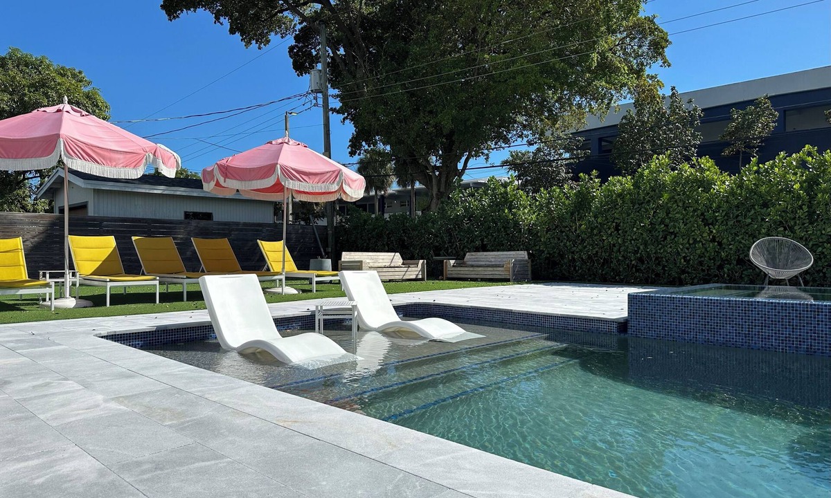 Ludlam House | Casa Solea Miami Pool Home w/Workspaces + Master Office & Daybed