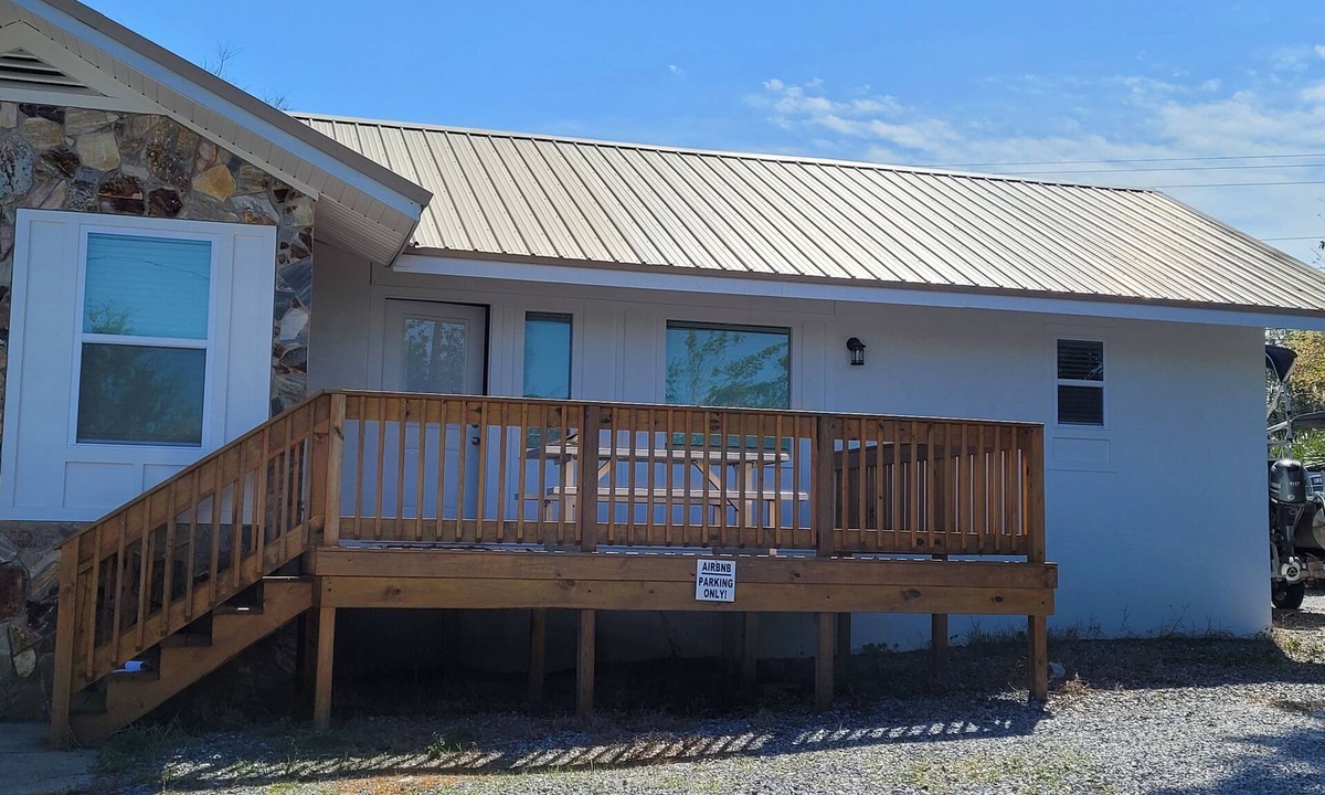 Parker House | "Catch of the Day" 2bdr 1.5bth -Water Front Home @Pier 98 Marina.BOOK TODAY