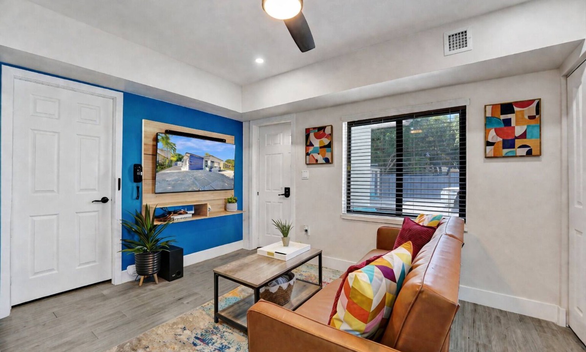 South Middle River Apartment | Charming 2-bedroom apartment with WiFi, AC in welcoming Fort Lauderdale