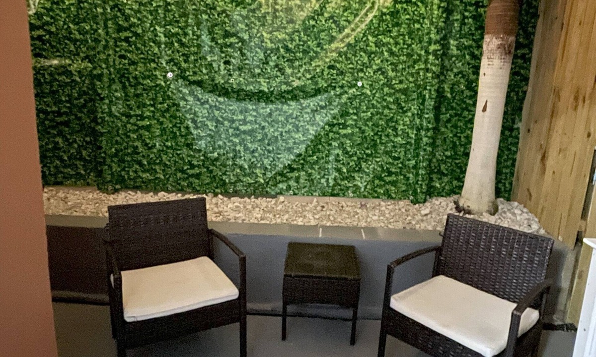 Southwest House | Charming 2-bedroom apartment in cool West Palm Beach with AC, WiFi