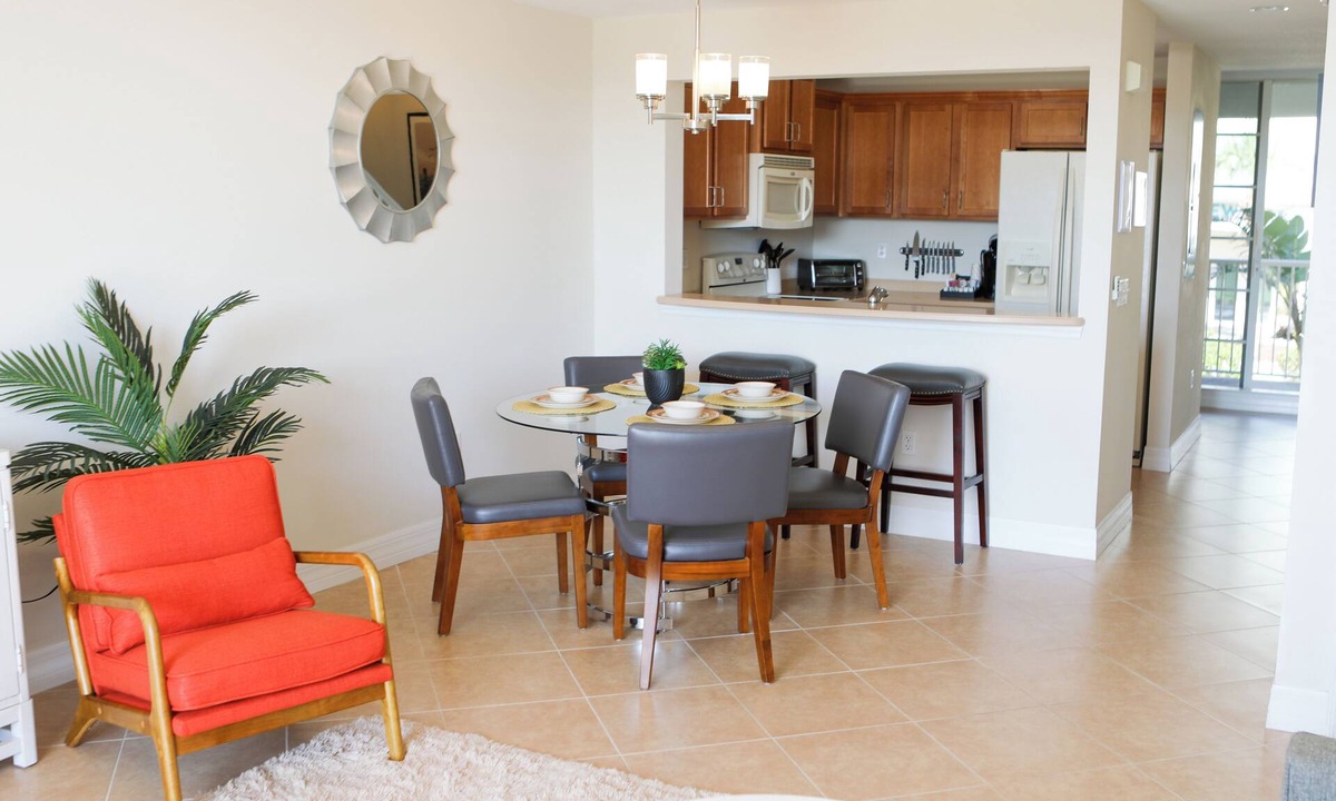 Ruskin House | Charming 2-bedroom townhome with WiFi, AC in peaceful Ruskin