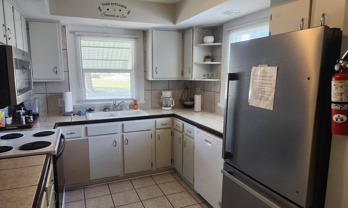 Gulfport House | Charming 2BR Cottage in Gulfport – Close to Beach, Casinos, & Attractions!