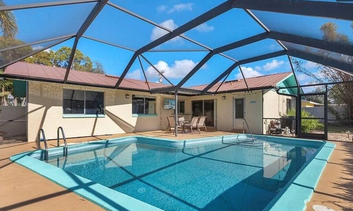 Lochmoor Waterway Estates House | Charming 3-bedroom house with AC and Heated Pool in North Fort Myers
