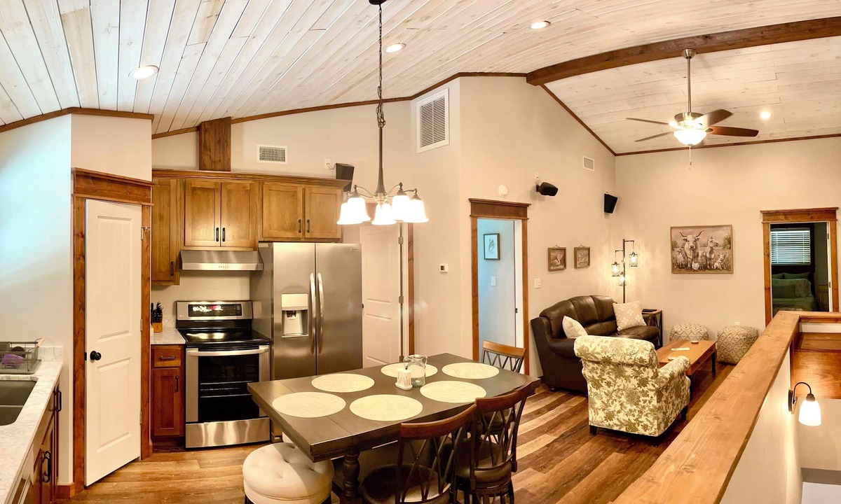 Fairhope House | Charming 3-bedroom farmhouse in peaceful Fairhope with AC