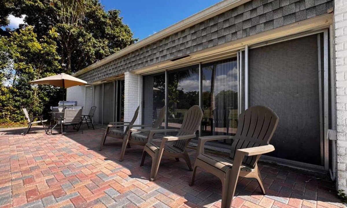 Tamarac House | Charming 3-bedroom house in Tamarac. Minutes from Hardrock, Beaches, & Shopping