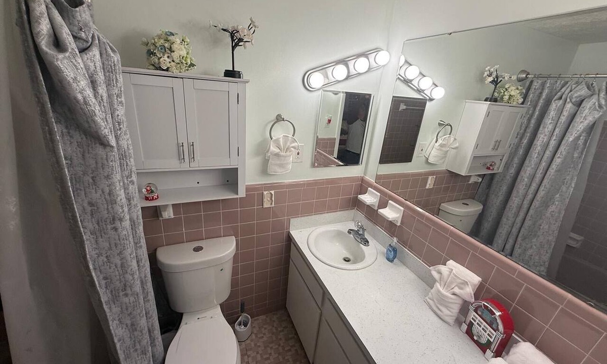 Cedar Hills House | Charming 3-bedroom country house in marvelous Jacksonville with AC