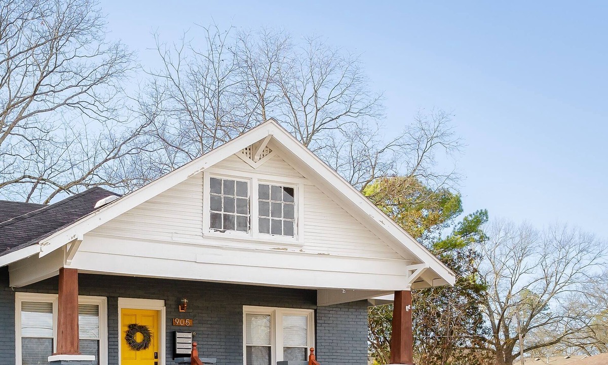 Florence House | Charming 4-bedroom 3bath house in terrific Florence with WiFi, AC