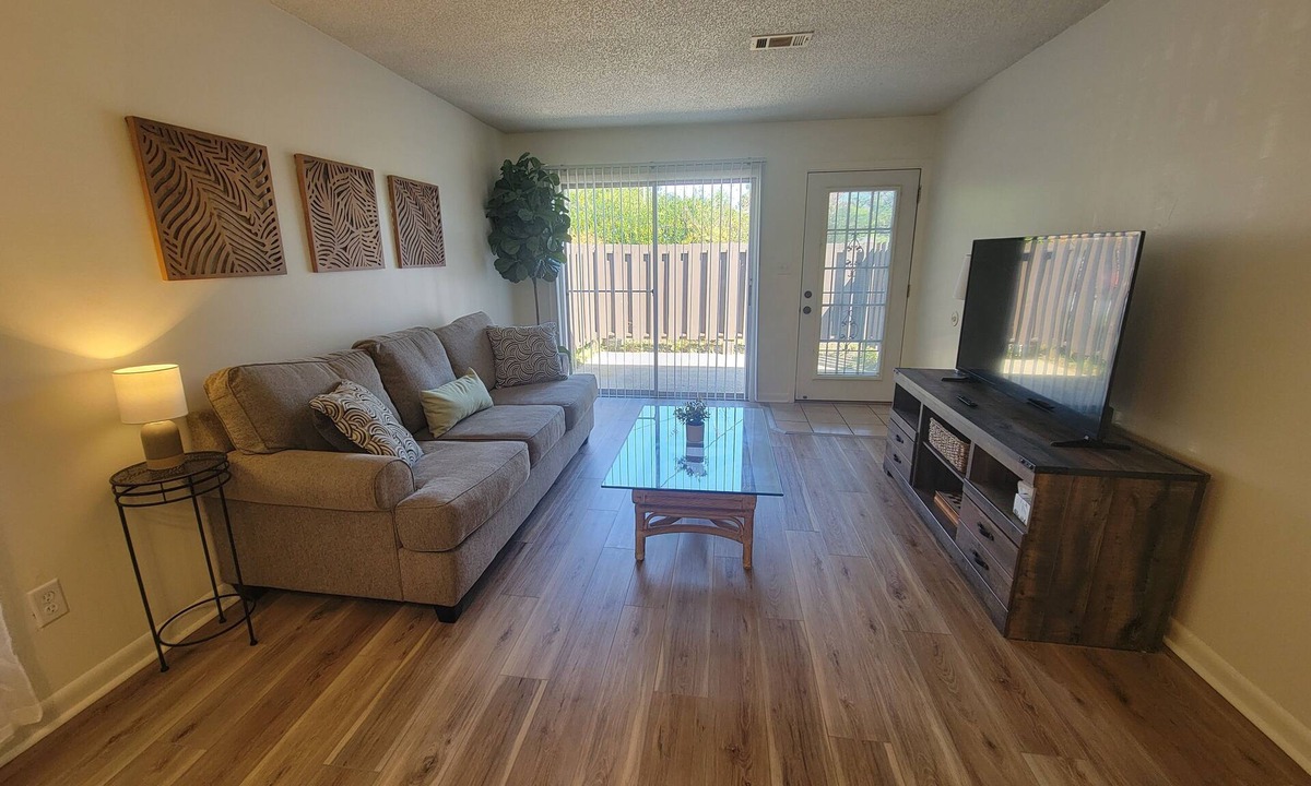 Northeast Pensacola House | Charming Airport 2bdr Retreat in Heart of Pensacola