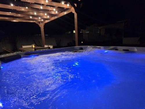 Central Naples House | Charming Beach Cottage with Hot Tub only 1 Mile to Gulf!