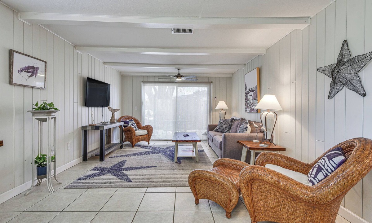 Whitney Beach Cottage | Charming Bradenton Cottage: 3 Mi to Beaches!