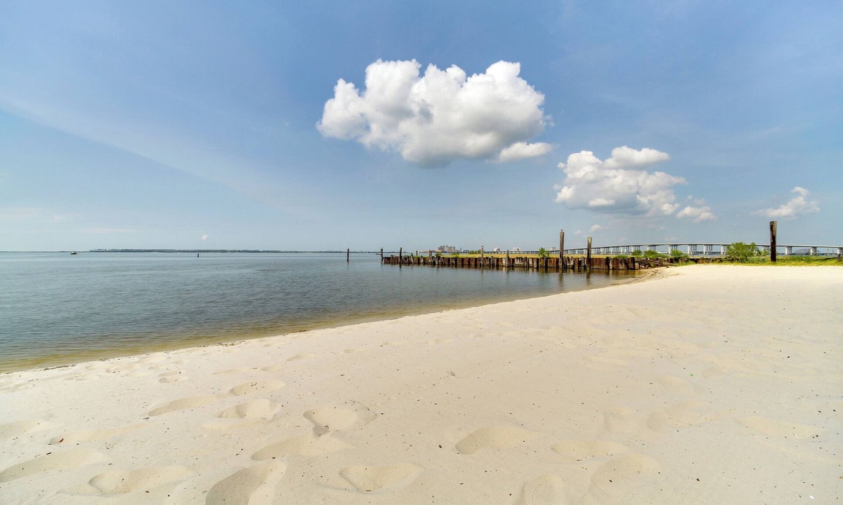 Biloxi Cottage | Charming Dtwn Retreat: 1 Mi to Ocean Springs Beach