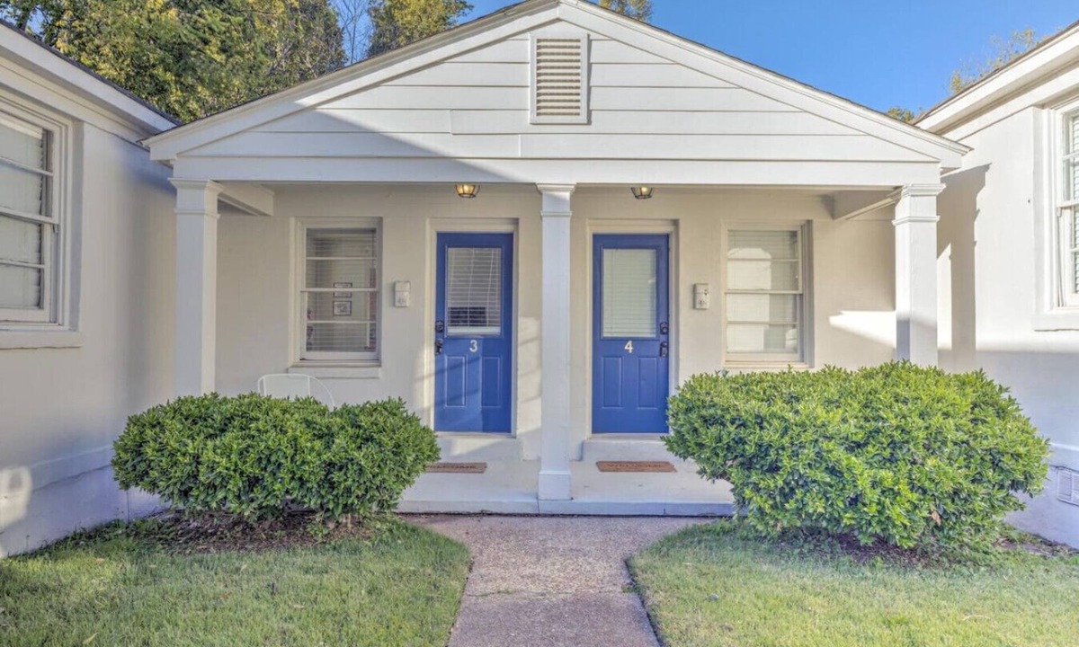 Midtown Apartment | Charming Flat | Walk to Overton | Free Parking