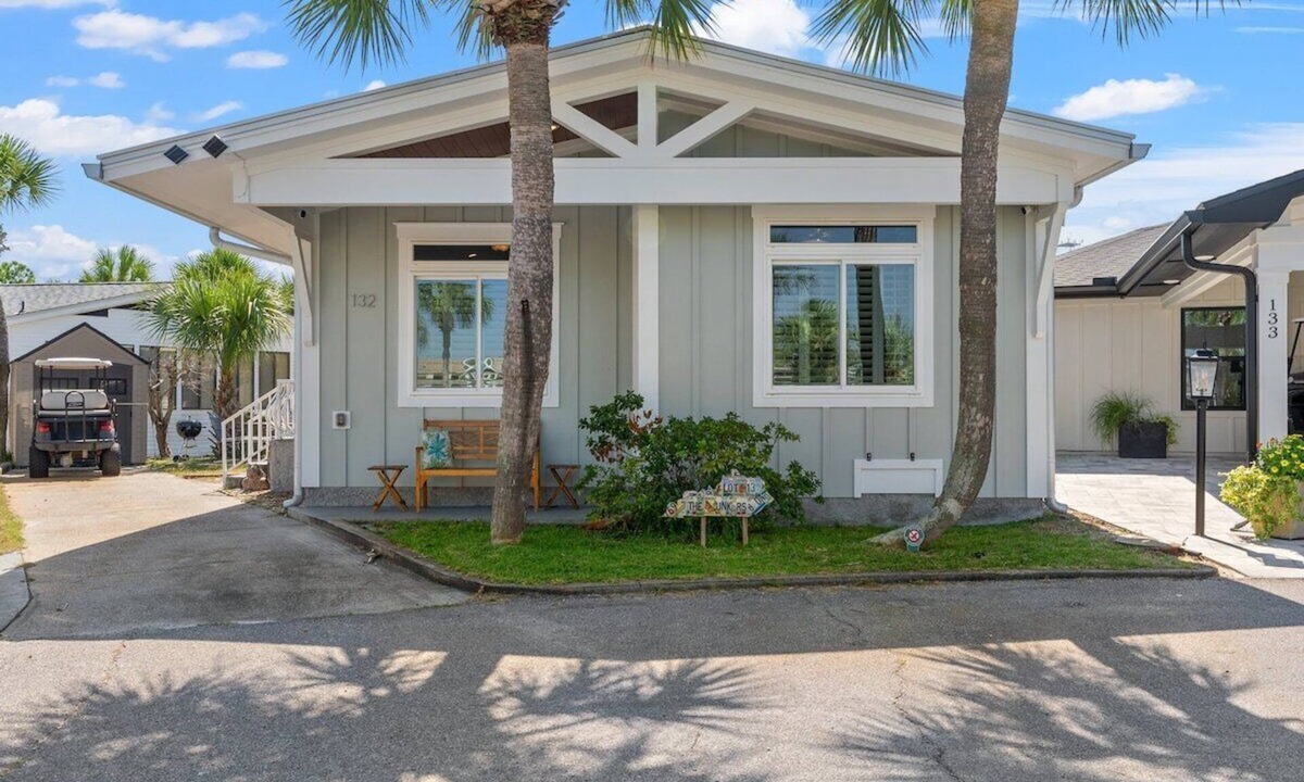 Lower Grand Lagoon Cottage | Charming Panama City Beach Cottage - Walk to Beach - Sleeps 4 - Amenities Galore