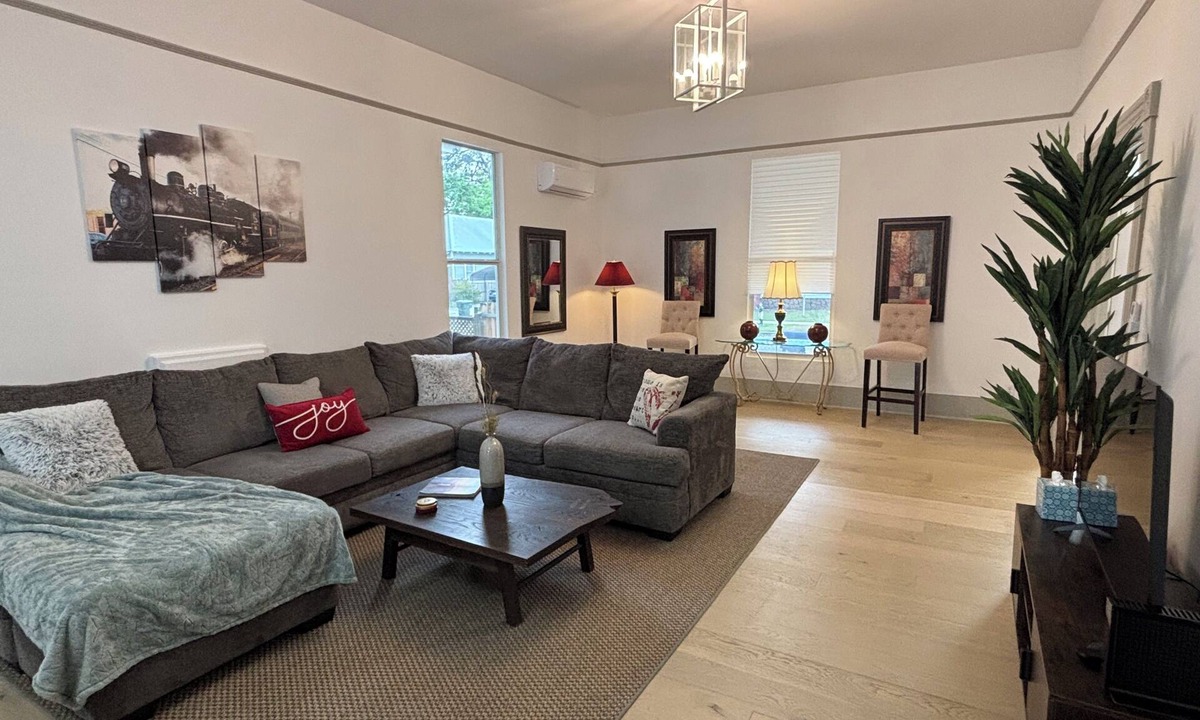 Waycross House | Charming Remodeled 1920 Country Home Retreat 3 Bed 2 Bath