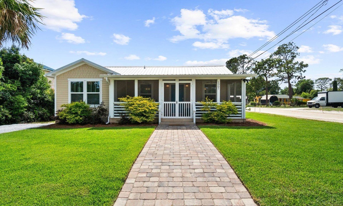 Panama City House | Charming St Andrews Bay 3 Bed/2 Bath, Hot Tub, Near Marina, Bars & Restaurants