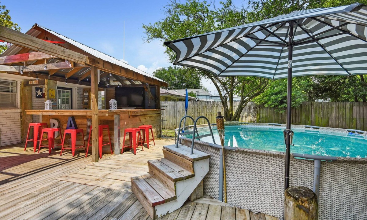 Long Beach House | Charming, STOCKED, coastal cottage in Long Beach w/pool, outdoor bar, LOCATION