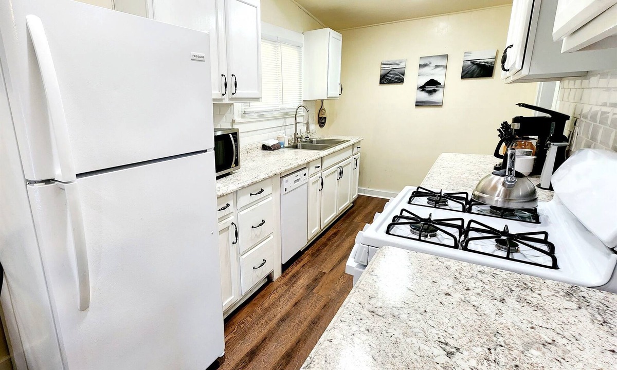 Gulfport Cottage | Charming Updated Cottage Near Beach | Dog-friendly