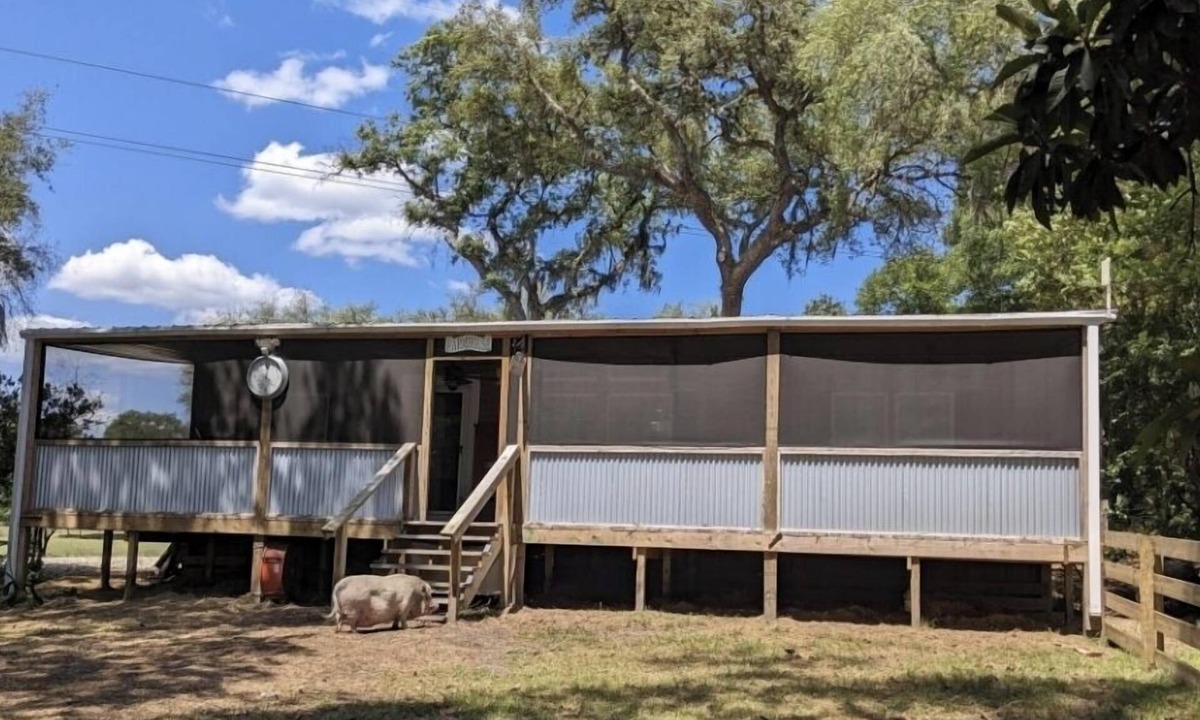 Putnam Hall House | Chic Farm Glamping Exclusive Perks
