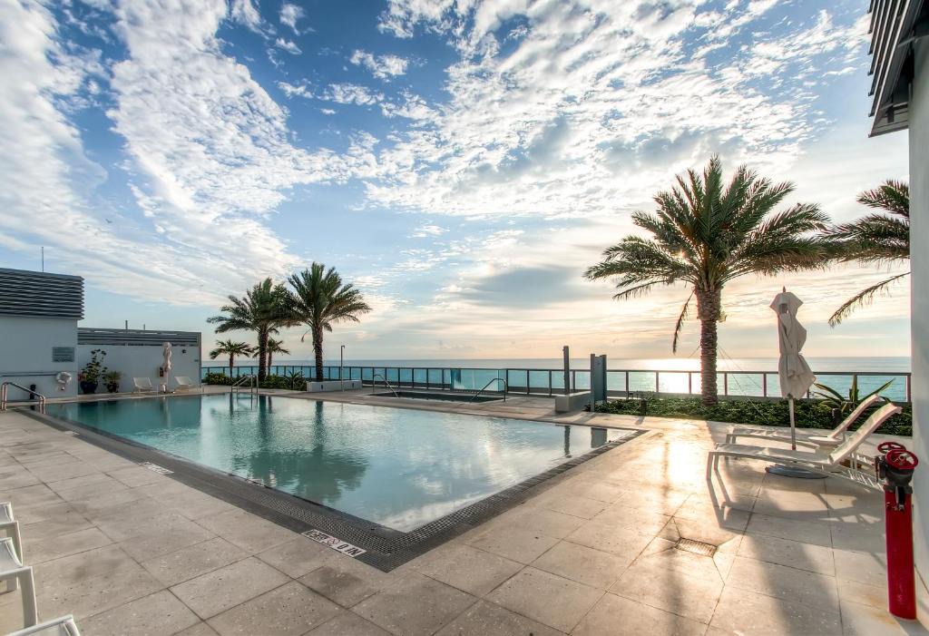 North Beach Apartment | Churchill Suites Monte Carlo Miami Beach