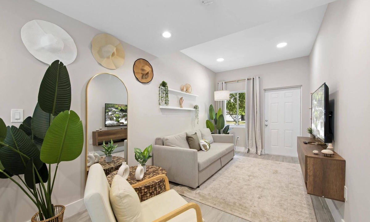 Liberty City House | Classic Vibes Home 3BR/2.5BA & Private Pool!