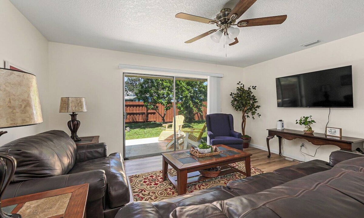 Rockledge House | Clean & Cozy! USSSA, Iceplex, Viera, Cocoa Beach, Cruises and Beaches nearby!
