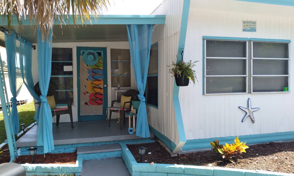 Clearwater House | Clearwater 5 minutes from Blue Jays Training Camp ! Romy's Coastal Cottage
