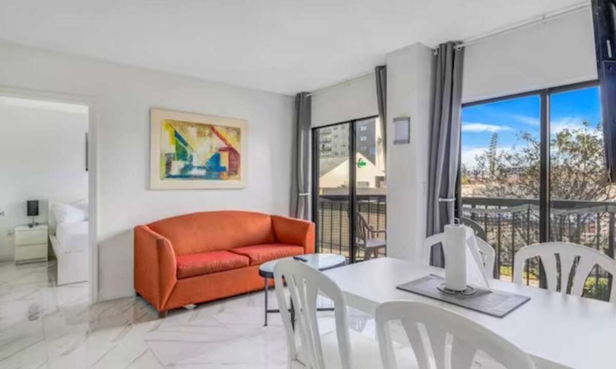 Southwest Orlando Apartment | CLOSE TO UNIVERSAL and International drive, 2 bedroom king suite with parking