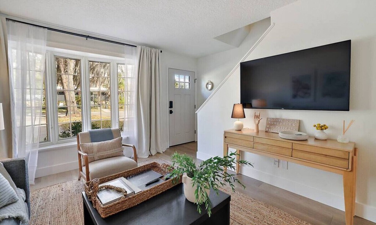 Mount Dora House | Closest Stay to Downtown Mt Dora - Renovated - Walk Everywhere