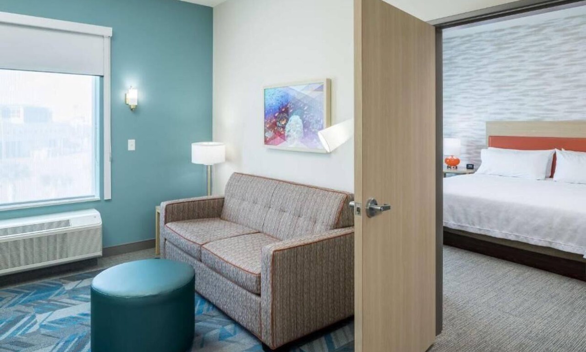 Port Canaveral Hotel | Coastal 1BR King Suite w/Kitchen & Outdoor Pool | 1.8 mi Jetty Park