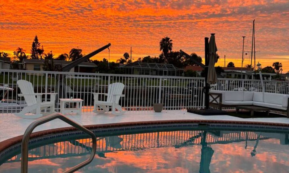 Flor-a-mar House | Coastal gateway - Waterfront canal - Gulf Access - Private Dock - Heated Pool