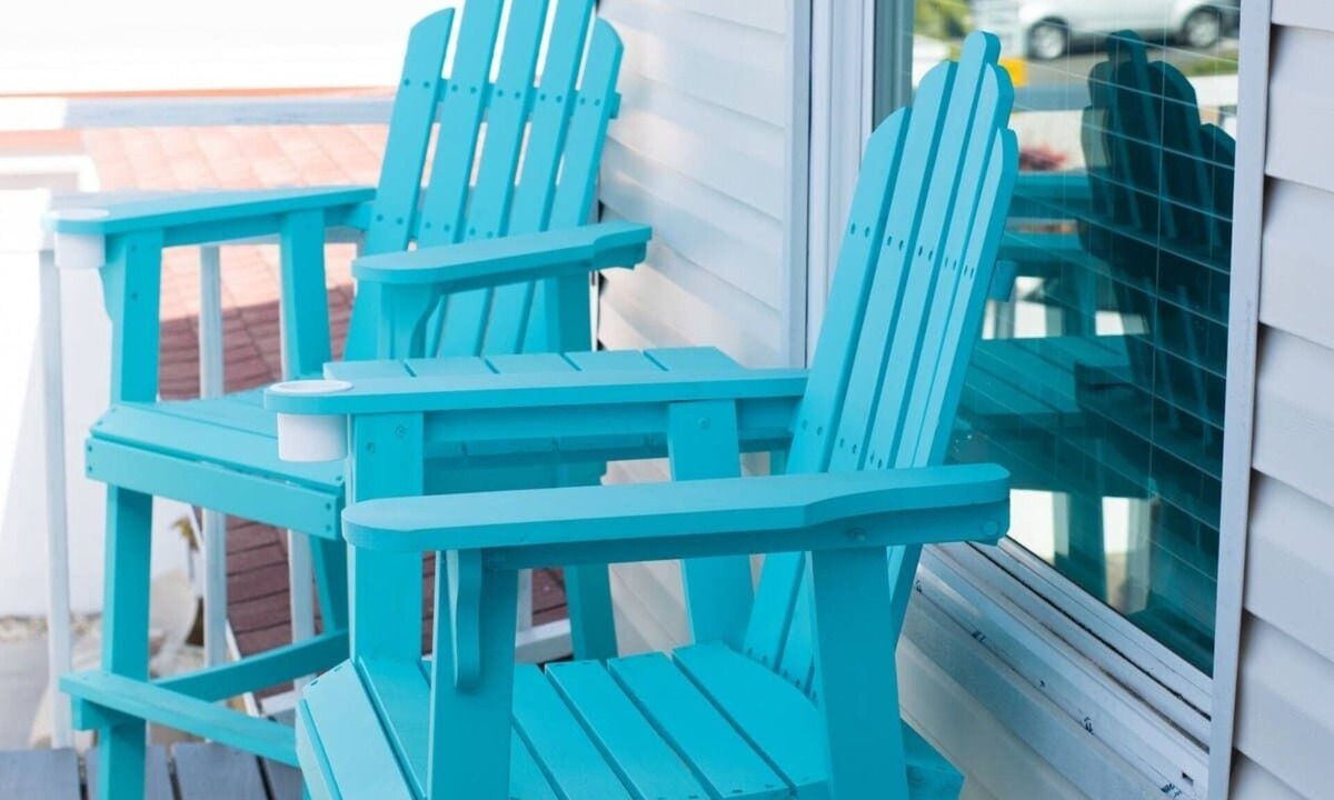 Madeira Beach Apartment | Coastal Getaway Across Street From Beach Access