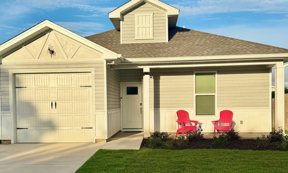 Ono Island House | Coastal Haven-New 3BR/2BA Home, near Beaches+Fenced Yard, Pet-Friendly!
