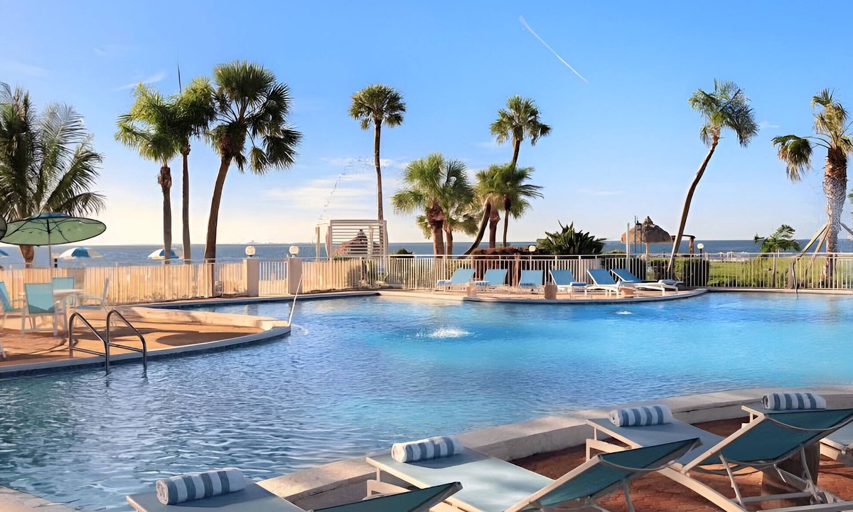 Pinellas Point Hotel | Coastal Retreat | Pier Aquarium, Maximo Park, & Scenic Ambiance Nearby