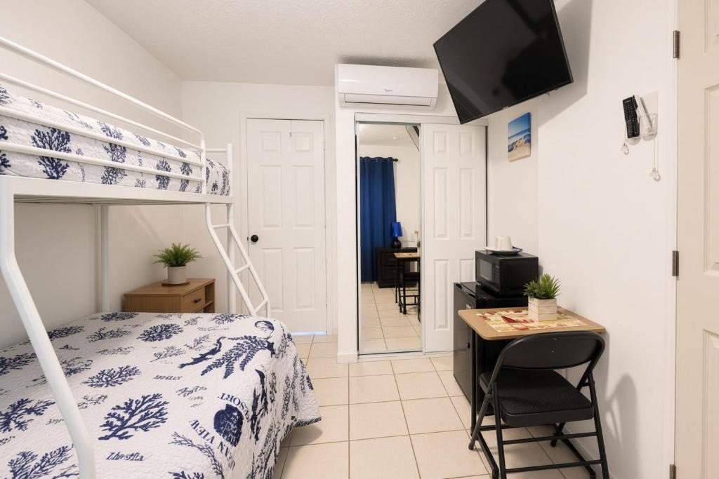 Coral Way House | Coco Sol 2 by MyMiamiStay